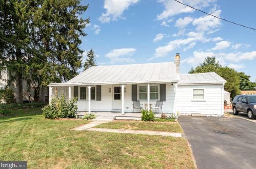 7 Orange St, Mount Holly Springs, PA 17065-1722