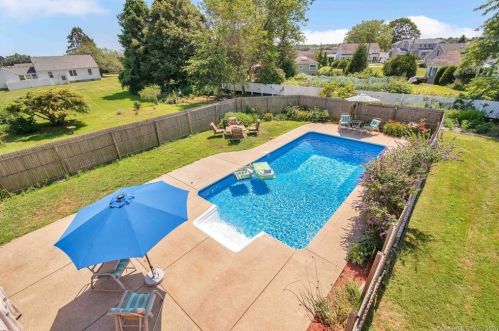 250 Water St, Stonington, CT 06378-2922