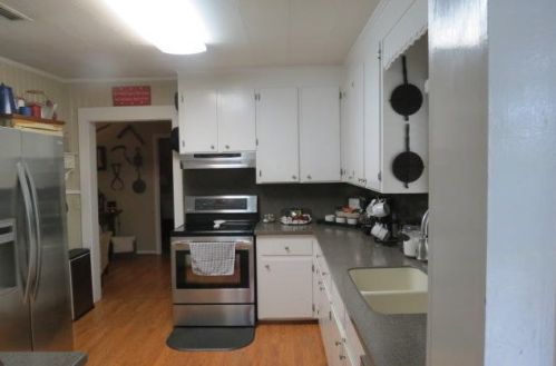 1102 8th Ave, Graceville, FL 32440-2408