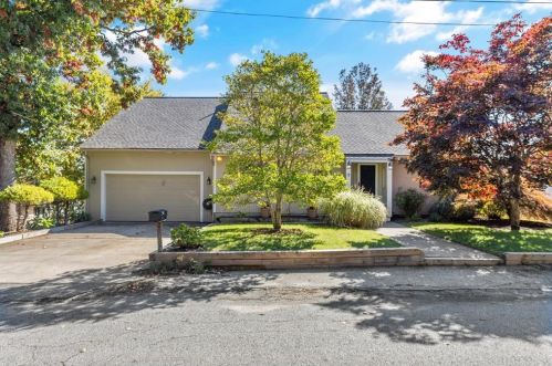 9 Noto Dr, North Providence RI  02904-2905 exterior