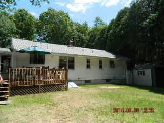 97 Hubbell Ave, Ansonia, CT 06401-1366