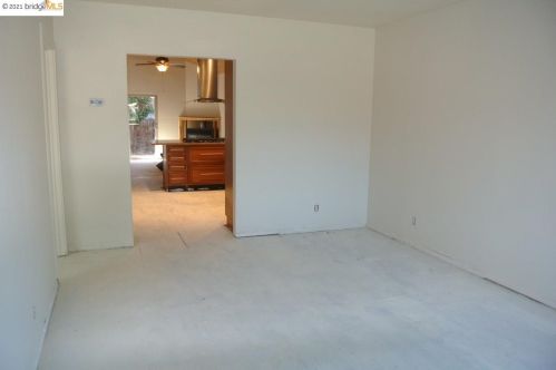 70 Parkside Ln, West Pittsburg, CA 94565-2640