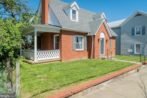 9531 Congress St, New Market, VA 22844-9452