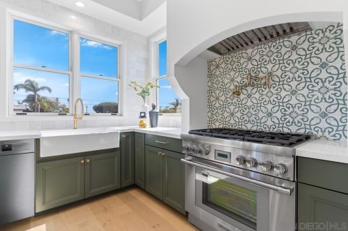 1533 Beryl St, San Diego CA  92109-2106 exterior