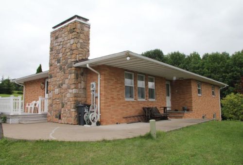 57 Burns Rd, Waymart, PA 18472-6058