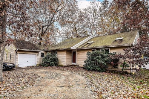 807 Tappan St, Lacey, NJ 08731-1352