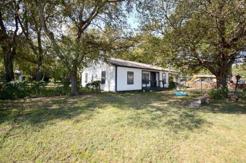 5728 Wilkes Dr, Fort Worth, TX 76119-4438