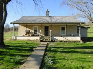 82 Bartlett Hollow Rd, Petersburg, TN 37144-7687