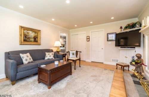 6 Cheryle Way, Annandale NJ  08801-3416 exterior