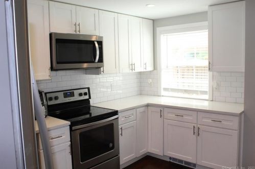 30 Rising Trail Dr, Middletown, CT 06457-1670