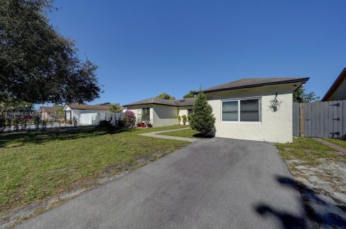 5819 198th Ter, Hialeah, FL 33015-4904