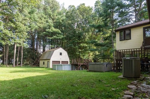 58 Walnut Dr, Windsor, CT 06095-1125