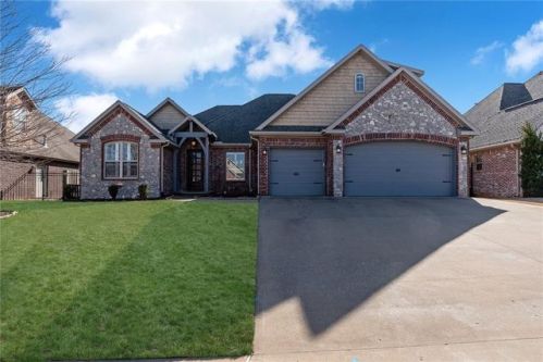 3805 Sandstone Ave, Bentonville, AR 72712-8646