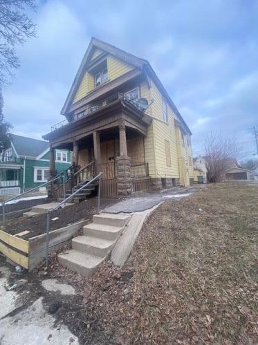 2920 28th St, Milwaukee, WI 53215-3634