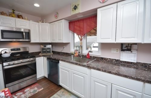 812 Kennedy Blvd, Manville NJ  08835-2148 exterior