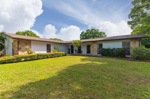 997 Appaloosa Rd, Tarpon Springs, FL 34688-9068