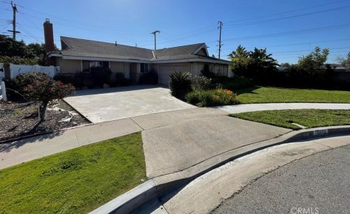 15972 Wicklow Ln, Huntington Beach, CA 92647-3151
