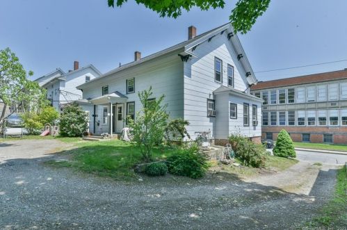 26 Marshall St, Putnam CT  06260-1404 exterior