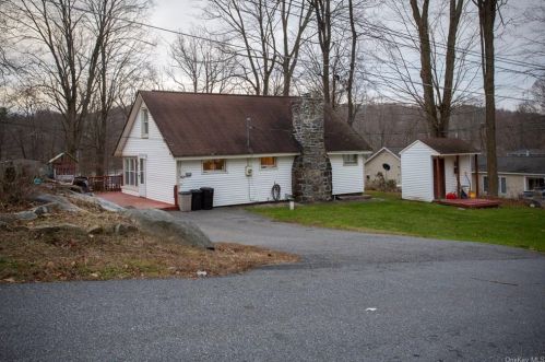 6 Marshall Rd, Patterson, NY 12563-1528