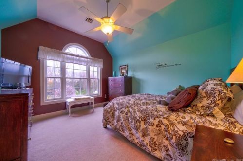 216 Watch Hill Rd, Kensington CT  06037-3657 exterior