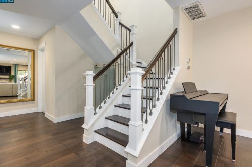 5213 Springdale Ave, Pleasanton CA 94588-3644 exterior