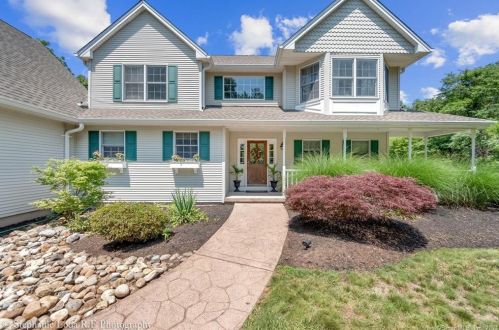 812 Pleasant St, Southington CT  06489-2015 exterior