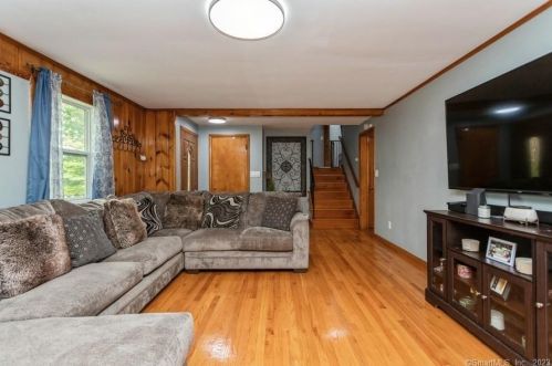 5 Pamela Dr, Wallingford CT  exterior