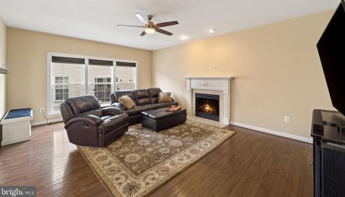 8168 Gilroy Dr, Lorton VA 22079-2936 exterior