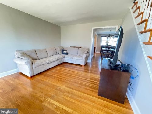 727 Crescent Dr, Manor, PA 19036-1603