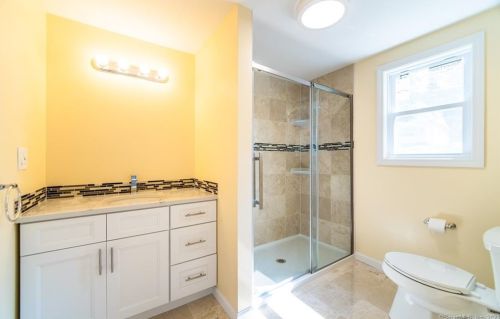 27 Garrigus Ct, Waterbury CT  06716-3103 exterior