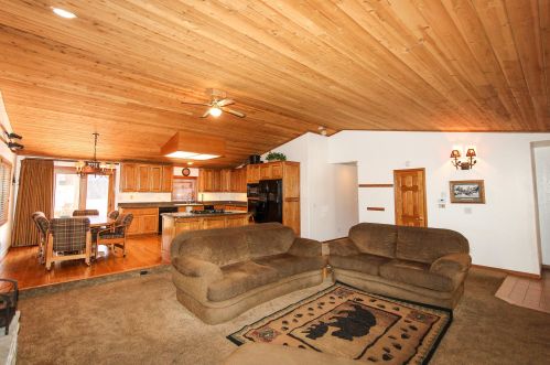 1253 Panorama Dr, Big Bear City CA  92314-9828 exterior