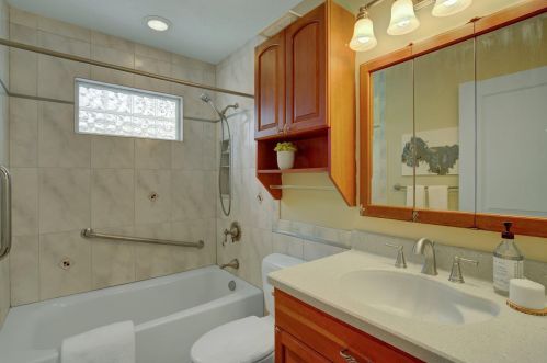 900 89th St, Minneapolis MN 55425-1971 exterior