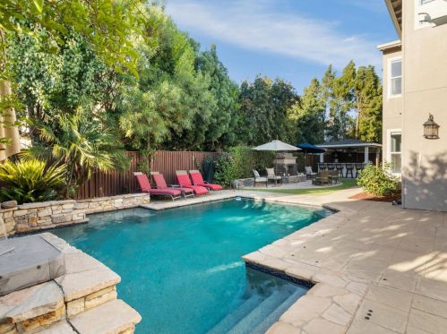 2075 Merlot Dr, Morgan Hill CA  95037-3883 exterior