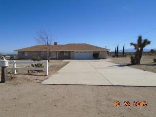 9863 Arrowhead Rd, Phelan, CA 92371-5511