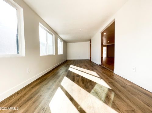 9401 Navajo Pl, Chandler, AZ 85248-7024
