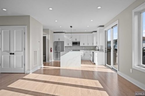 198 Philip Ave, Elmwood Park NJ  07407-2225 exterior