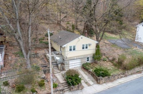 71 Main St, Glen Gardner, NJ 08826-3604