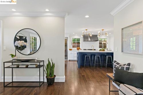 5828 Heron Dr, Oakland CA  94618-2628 exterior
