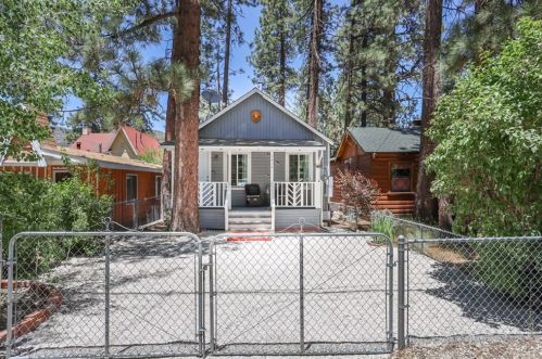 1013 Sherwood Blvd, Big Bear City, CA 92314-9361
