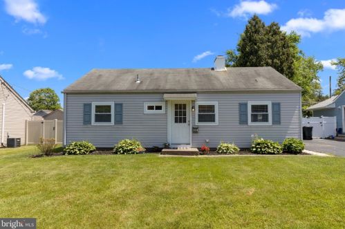 833 Pennsylvania Ave, Southampton, PA 18966-3405