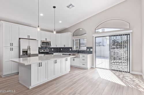 1722 Gilmore Cir, Mesa AZ 85206-3855 exterior