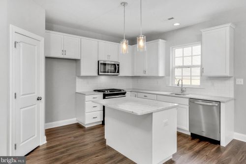 706 Hornblende Ave, Kennett Sq PA  19348-3614 exterior