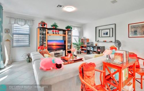 5098 168 Ave, Hollywood FL  33027-4913 exterior