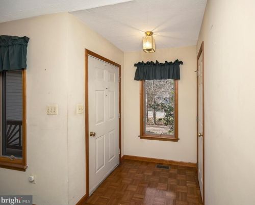 605 Harrison Cir, Locust Grove, VA 22508-5332