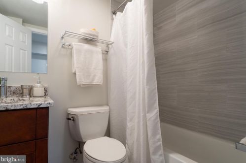 6916 Arlington Blvd, Falls Church VA  22042-1937 exterior