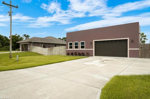 696 Kingsbury St, Lehigh Acres, FL 33974-0731