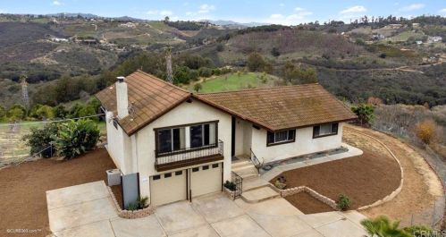 11055 Calle Oro Verde, Valley Center CA  92082-4202 exterior