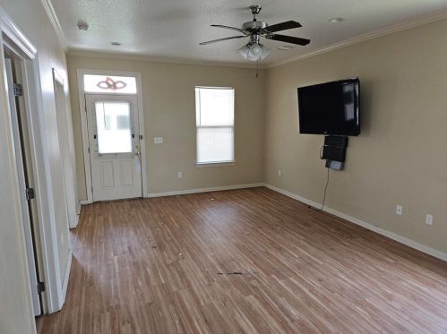 614 44 St, Galveston TX 77550-3702 exterior