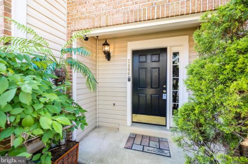 2466 Laura Mark Ln, Herndon, VA 20171-3067