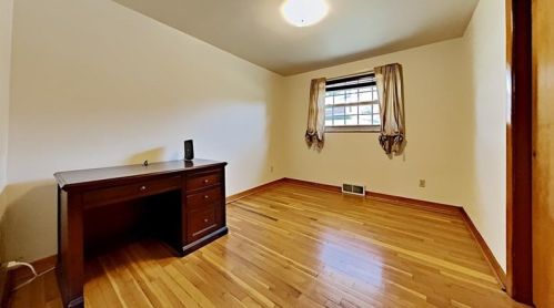 210 Lucille St, Glenshaw PA  15116-2033 exterior